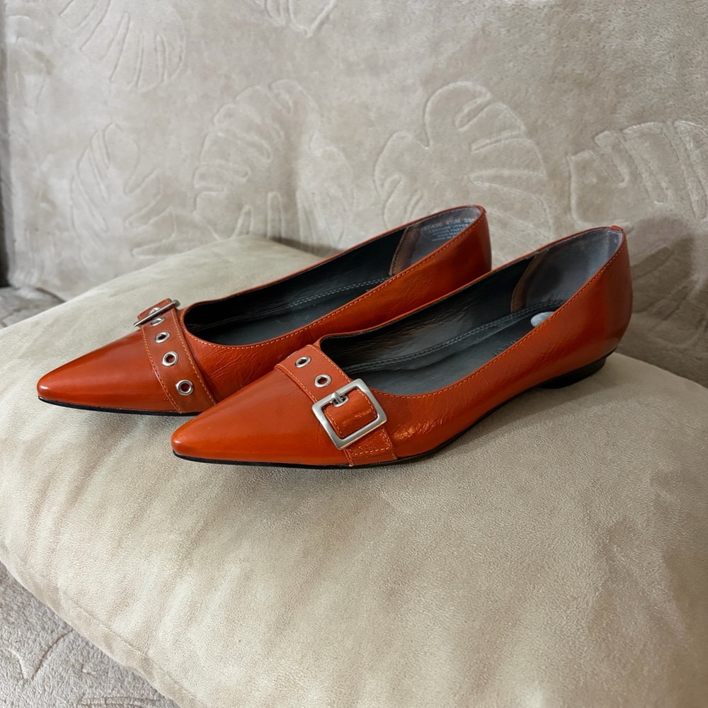 Rare Y2K Naturalizer burnt orange pointed-toe flats with buckle detail